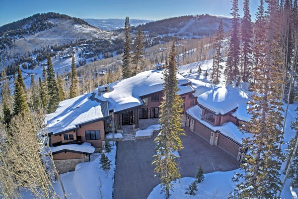 If you're looking for a luxurious place to call home, look no further than The Colony. This planned community offers exclusive access to Park City Mountain Resort and miles of hiking trails. Build your custom home in The Colony Park City.